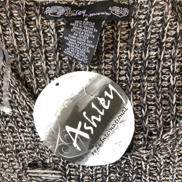 🌺dark grey/grey distressed v neck sweater🌺 - Picture 6 of 6